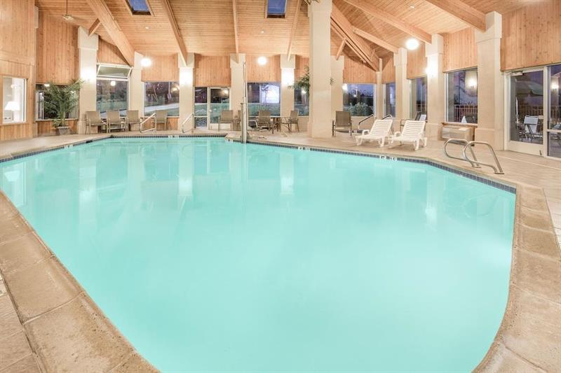 Surestay Plus Hotel By Best Western Реддинг Экстерьер фото